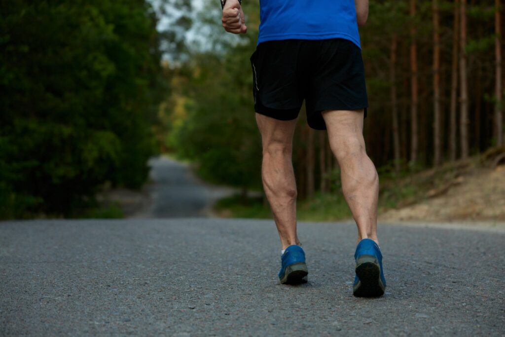 afbeelding-van-man-met-sterke-benen-van-hardlopen